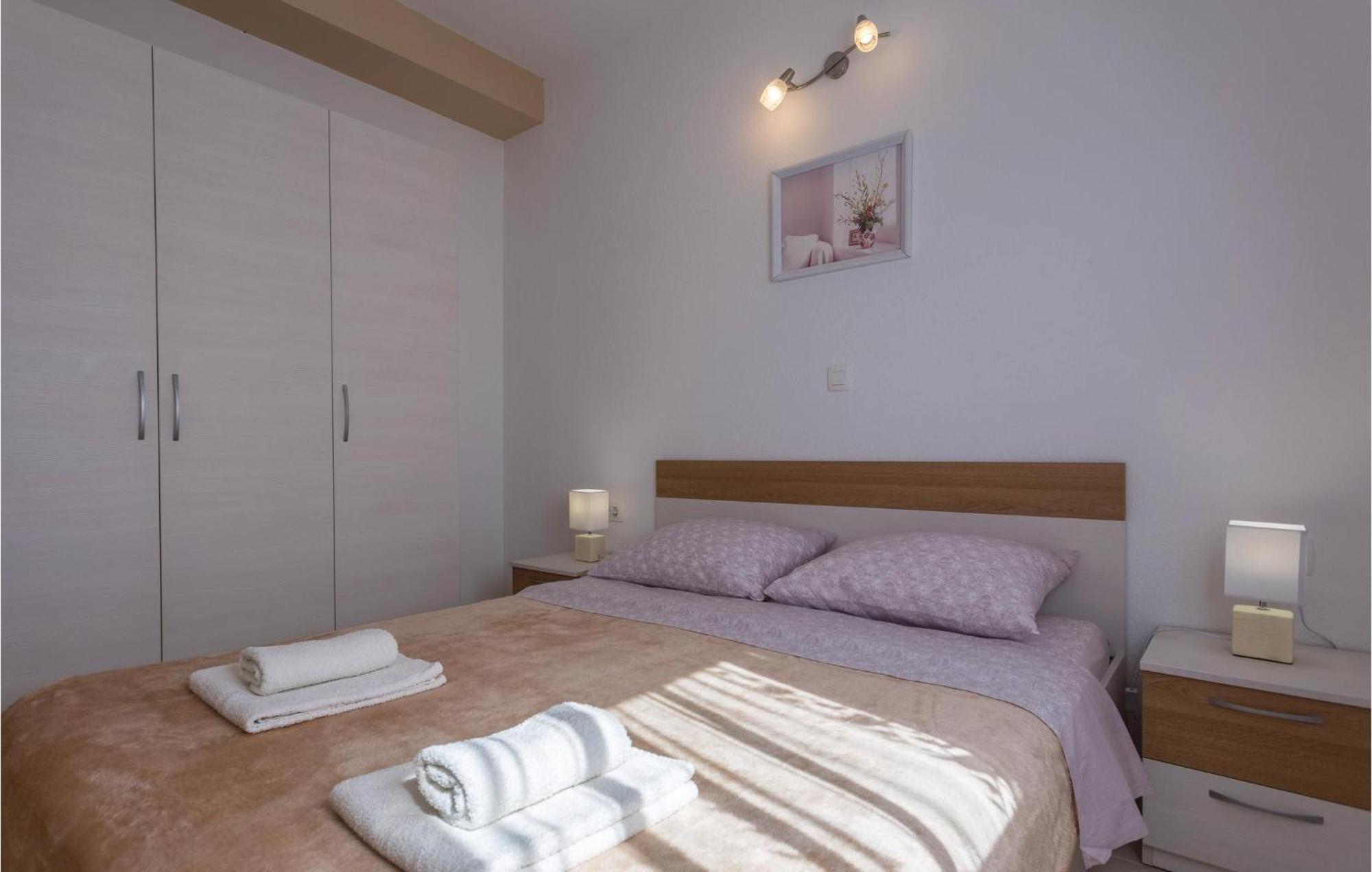 1 Bedroom Lovely Apartment In Komarna Klek Exterior foto