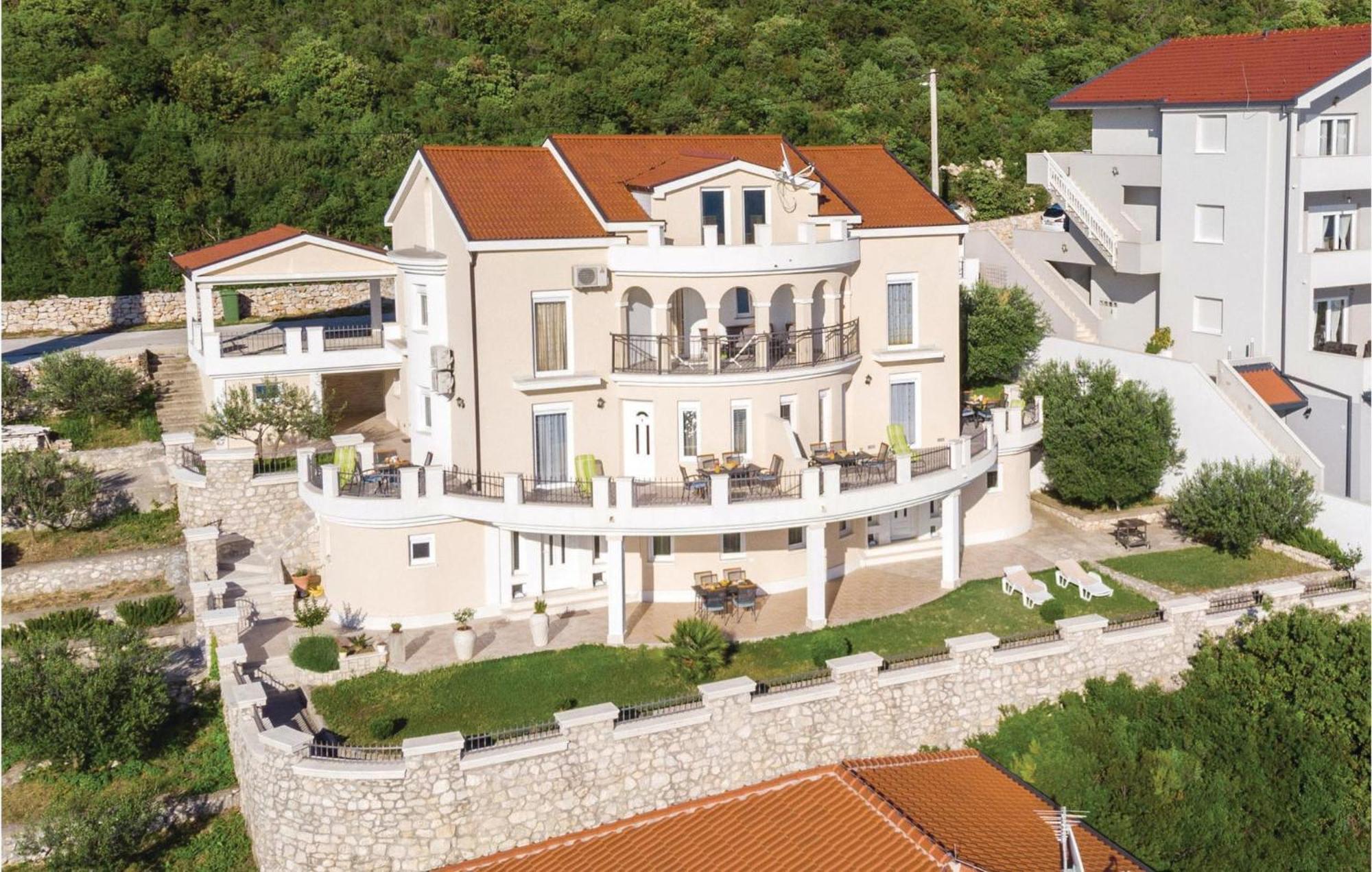 1 Bedroom Lovely Apartment In Komarna Klek Exterior foto